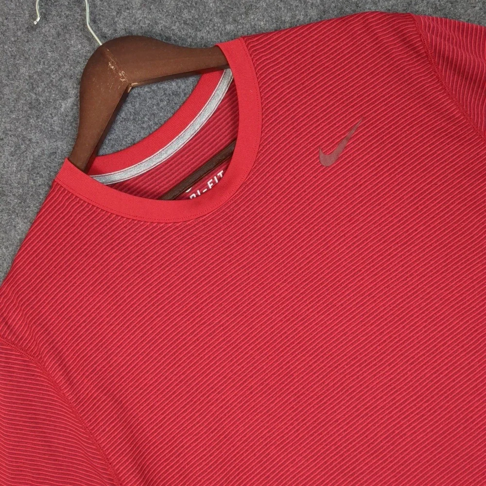 Nike Dri-FIT Mens‎ Large Red Striped Short Sleeve Training Performance T-Shirt